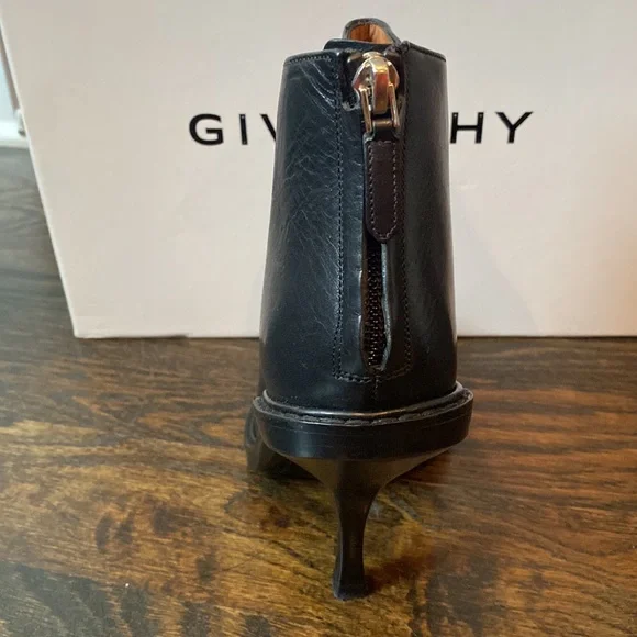 Super cool NIB Givenchy bondage booties - they are gorgeous and super stylish